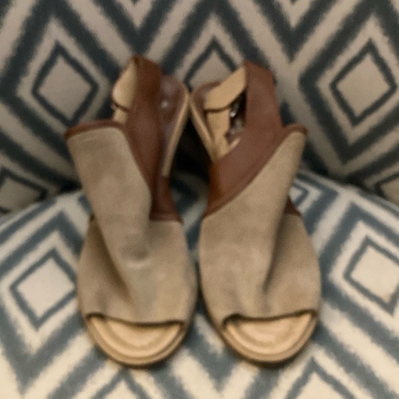 Coach and Four‎ shoes 6 M - Picture 1 of 5